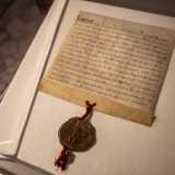 Proprio nel capoluogo, e precisamente nel Museo Nicolaiano, � conservato uno dei pochi ritratti ufficiali del sovrano: lo stemma ufficiale reale in cera d�api, legato a una pergamena, su cui Federico � riprodotto nell�atto di stringere fra le mani un globo e uno scettro, simboli del Sacro Romano Impero
